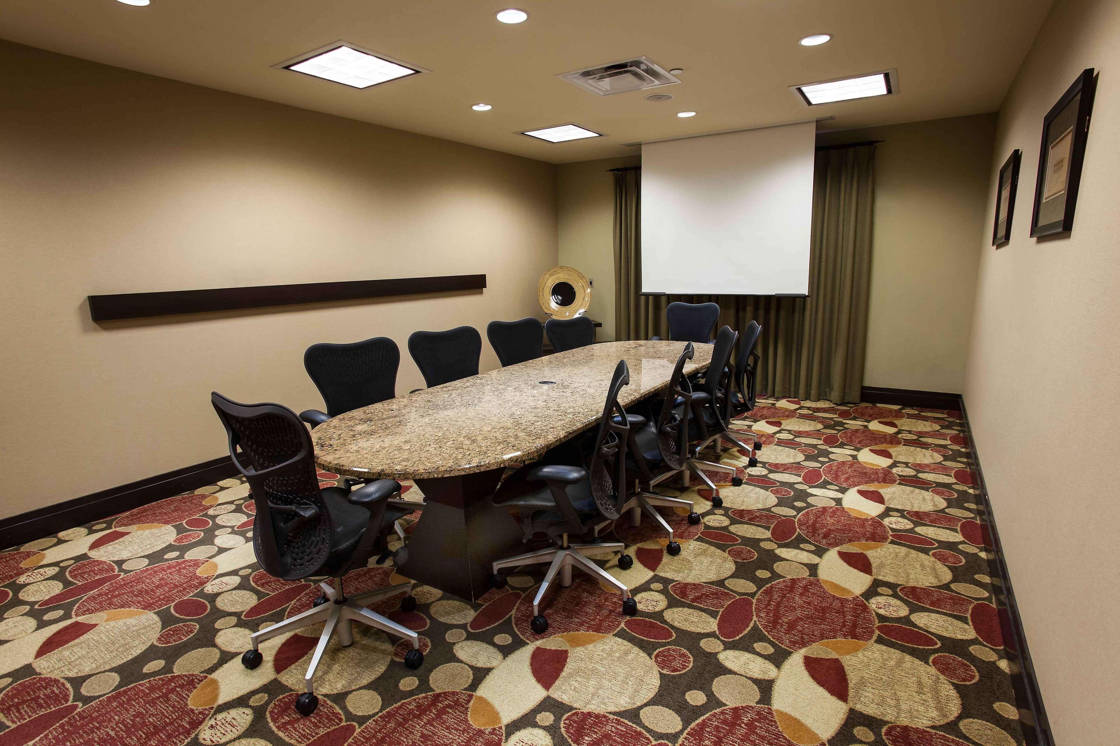 Hilton Garden Hotel 3*