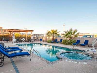 Hilton Garden Hotel 3*